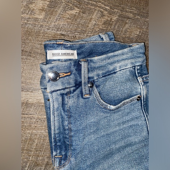 Good American Good Curve distressed ankle jeans NWOT - Picture 2 of 15